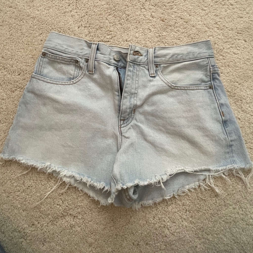 J. Crew Relaxed Denim Short light wash size 26